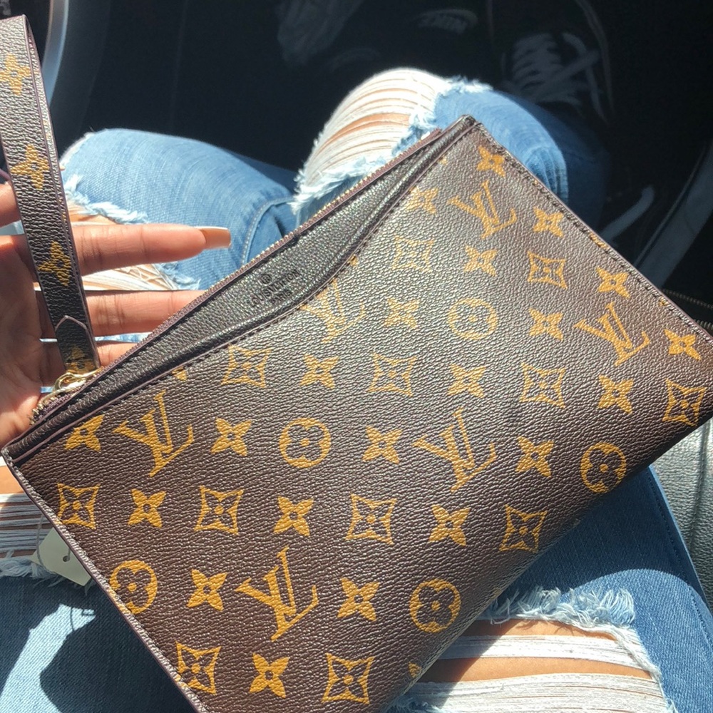 Brown wristlet